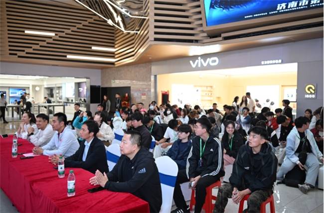 竞逐巅峰, 笑到最后, 场发挥和默 竞逐巅峰, 笑到最后, 场发挥和默